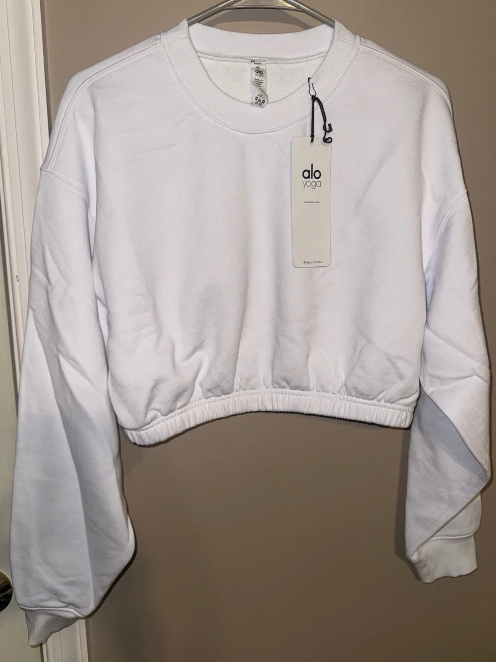 ALO YOGA devotion crewneck pullover size medium NWT